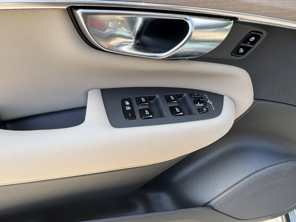 2026 Volvo XC90 Plus - Photo 12