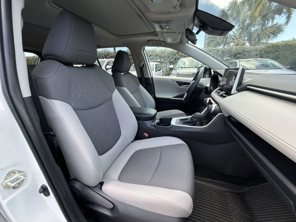 Used 2025 White Toyota XLE image 35