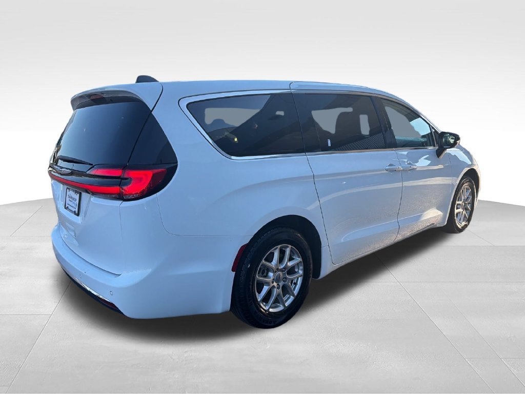 Used 2024 White Chrysler Touring L image 5