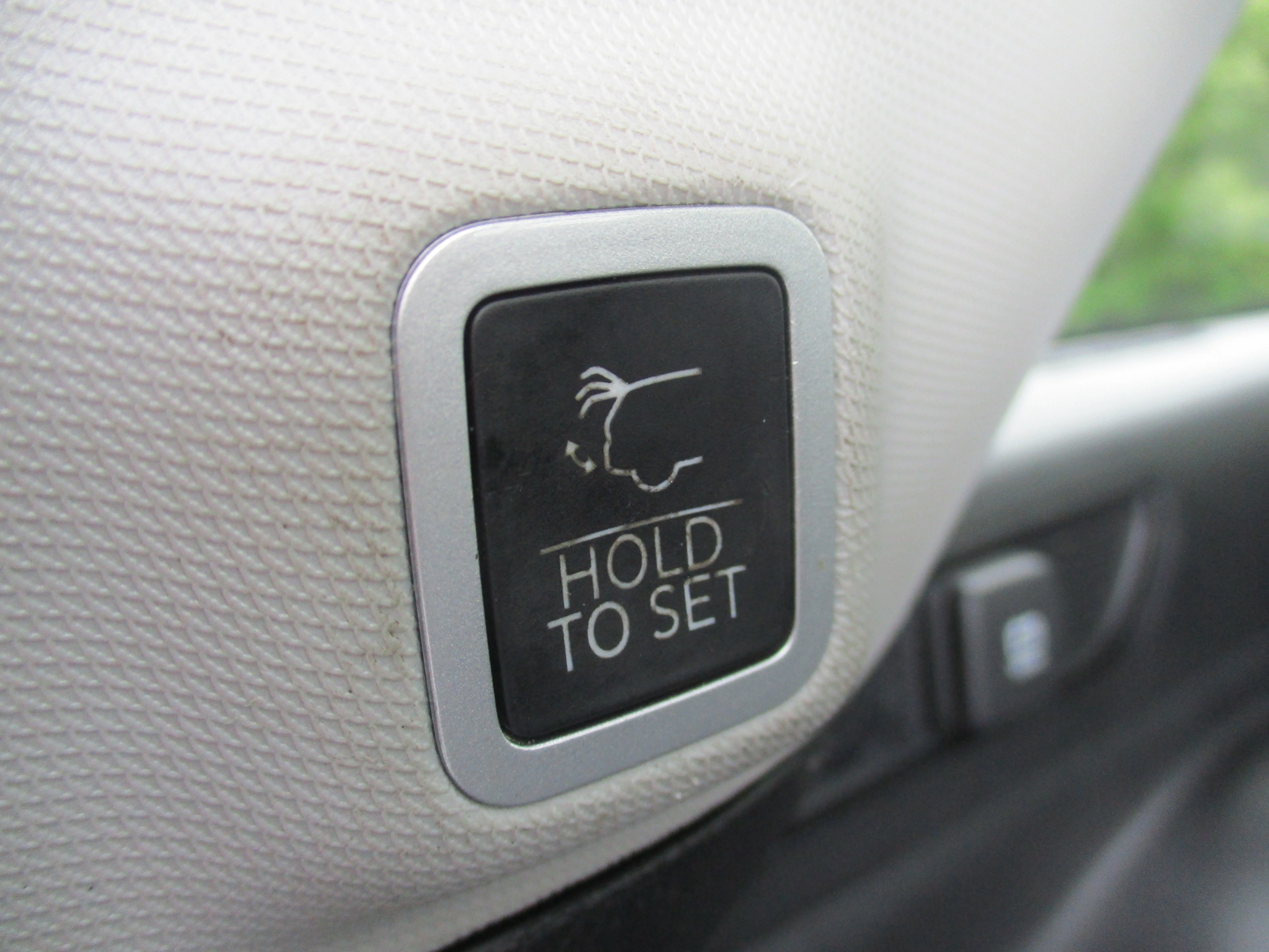 Certified Used 2022 Diamond Black Crystal Pearlcoat Jeep Limited image 48