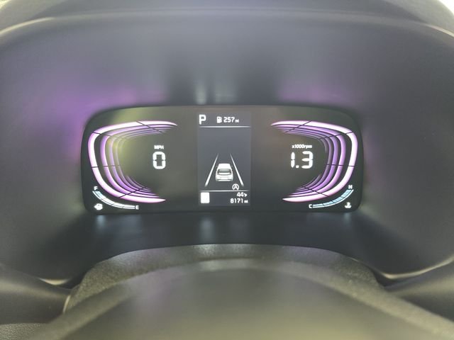 Used 2025  Kia LX image 17