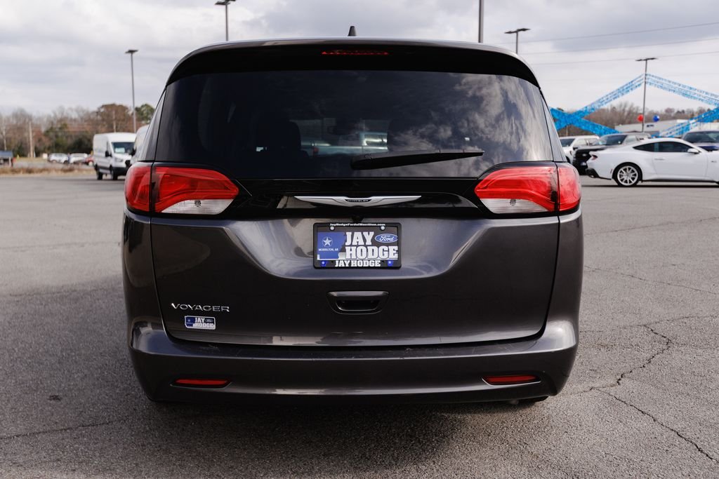 2023 Chrysler Voyager LX - Photo 43