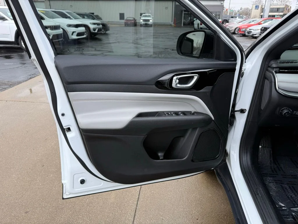 Used 2023 White Jeep Limited image 13