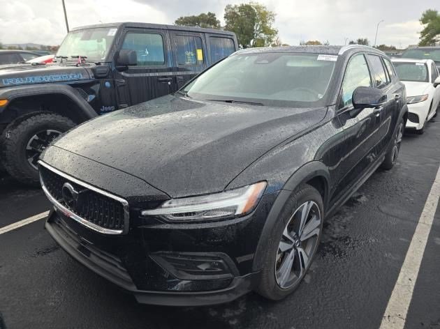 2025 Volvo V60 Cross Country B5 Plus AWD's photo