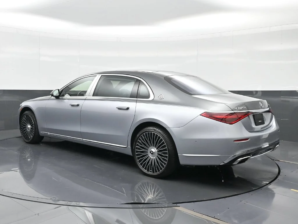 Used 2024 Silver Mercedes-Benz Maybach S 580 image 3