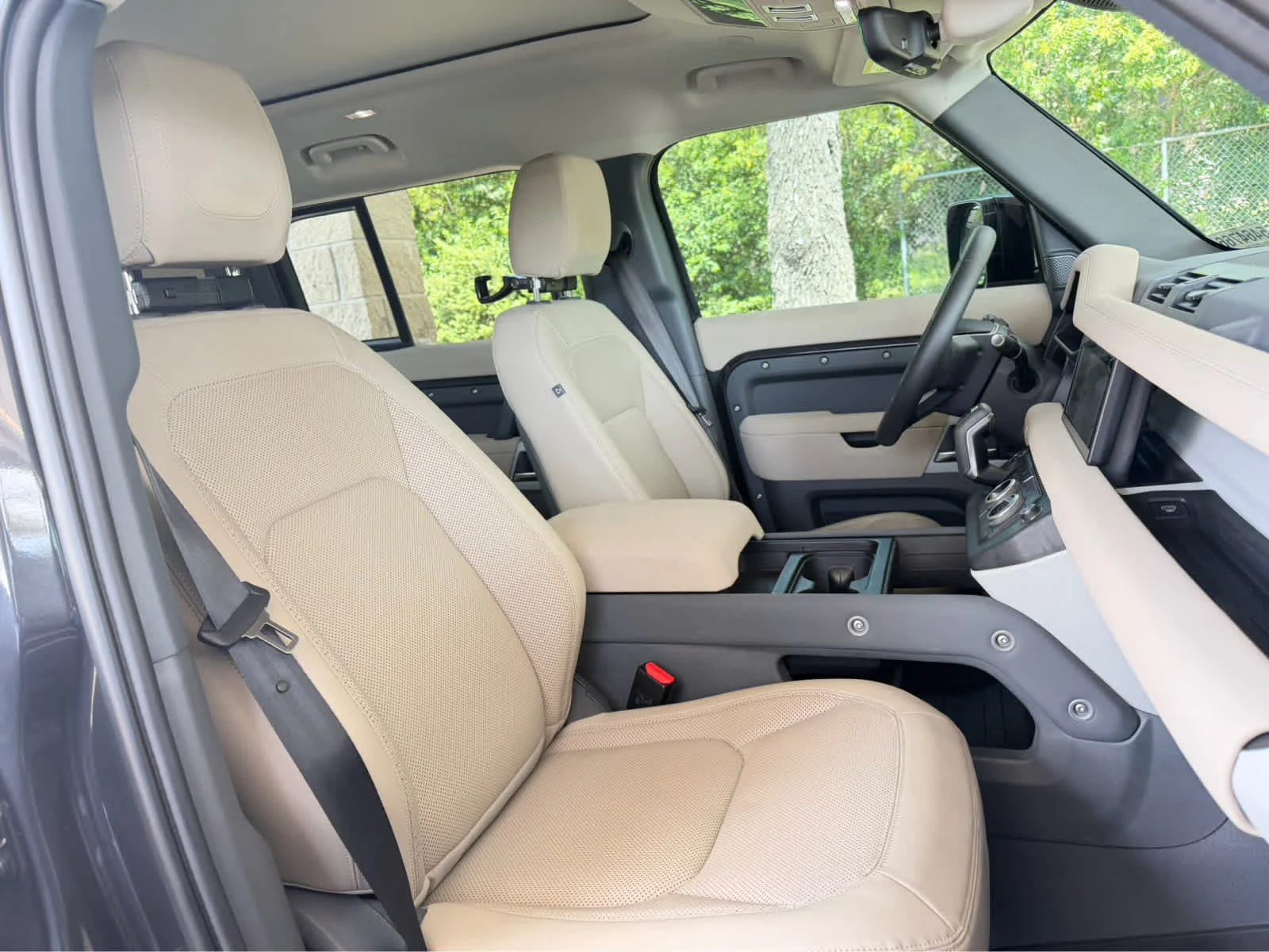 Used 2023 Carpathian Grey Premium Metallic Land Rover SE image 14