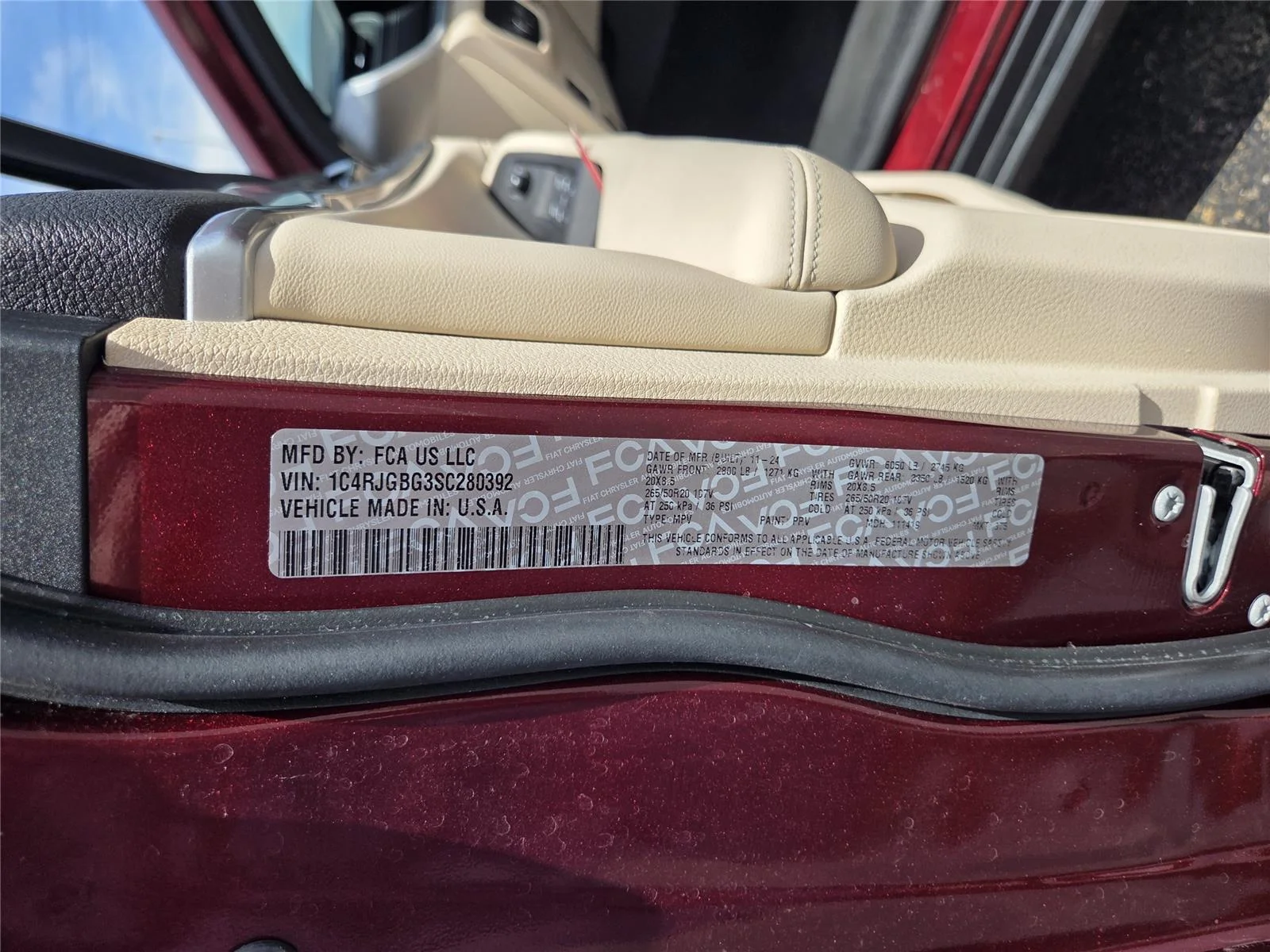 Used 2025 Velvet Red Pearlcoat Jeep Limited image 29