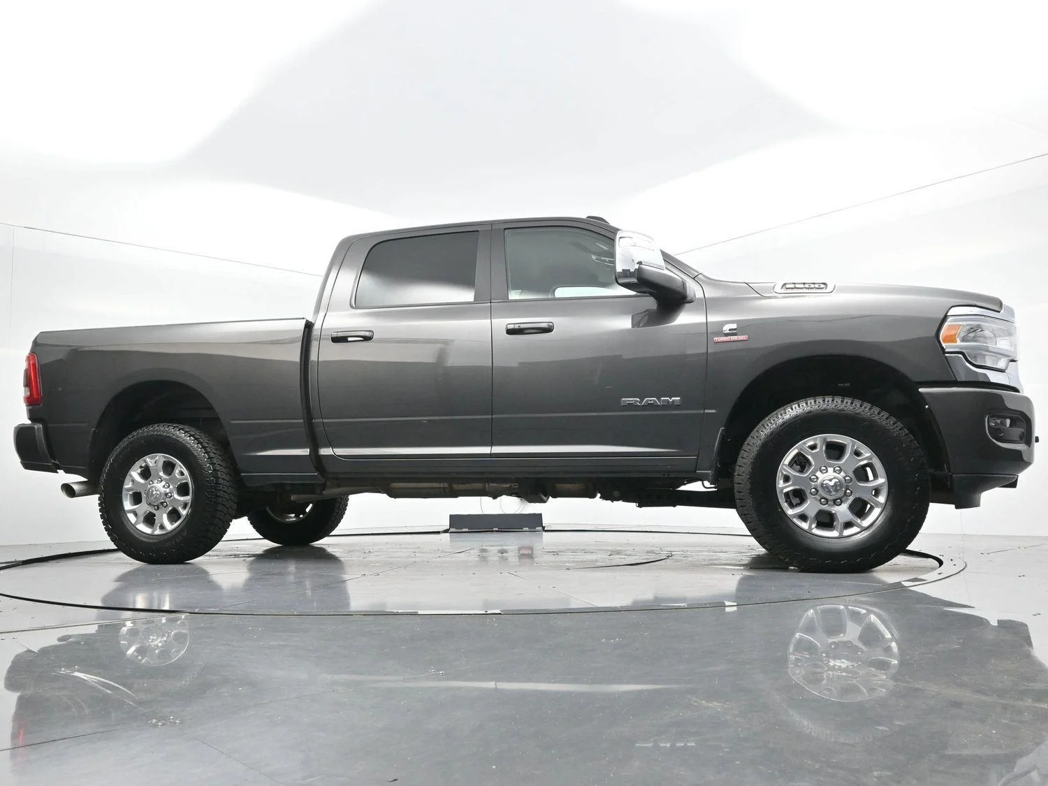 Used 2024 Granite Crystal Metallic Clearcoat Ram Laramie image 40