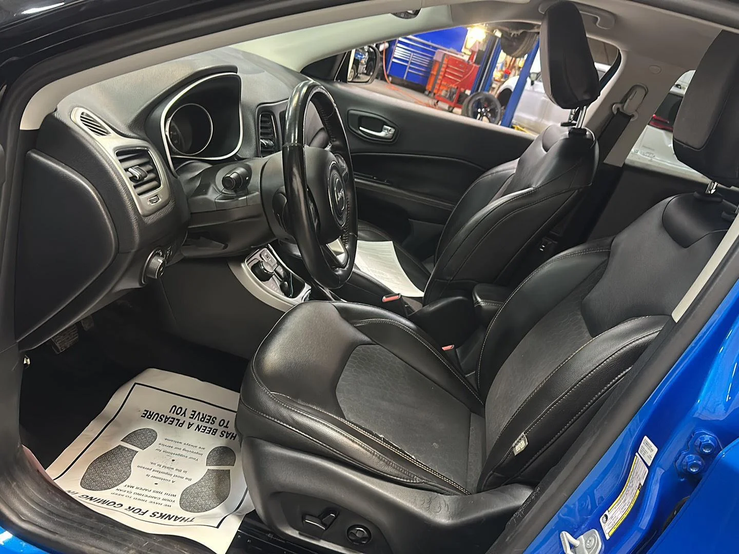 Used 2018 Laser Blue Pearlcoat Jeep Latitude image 15