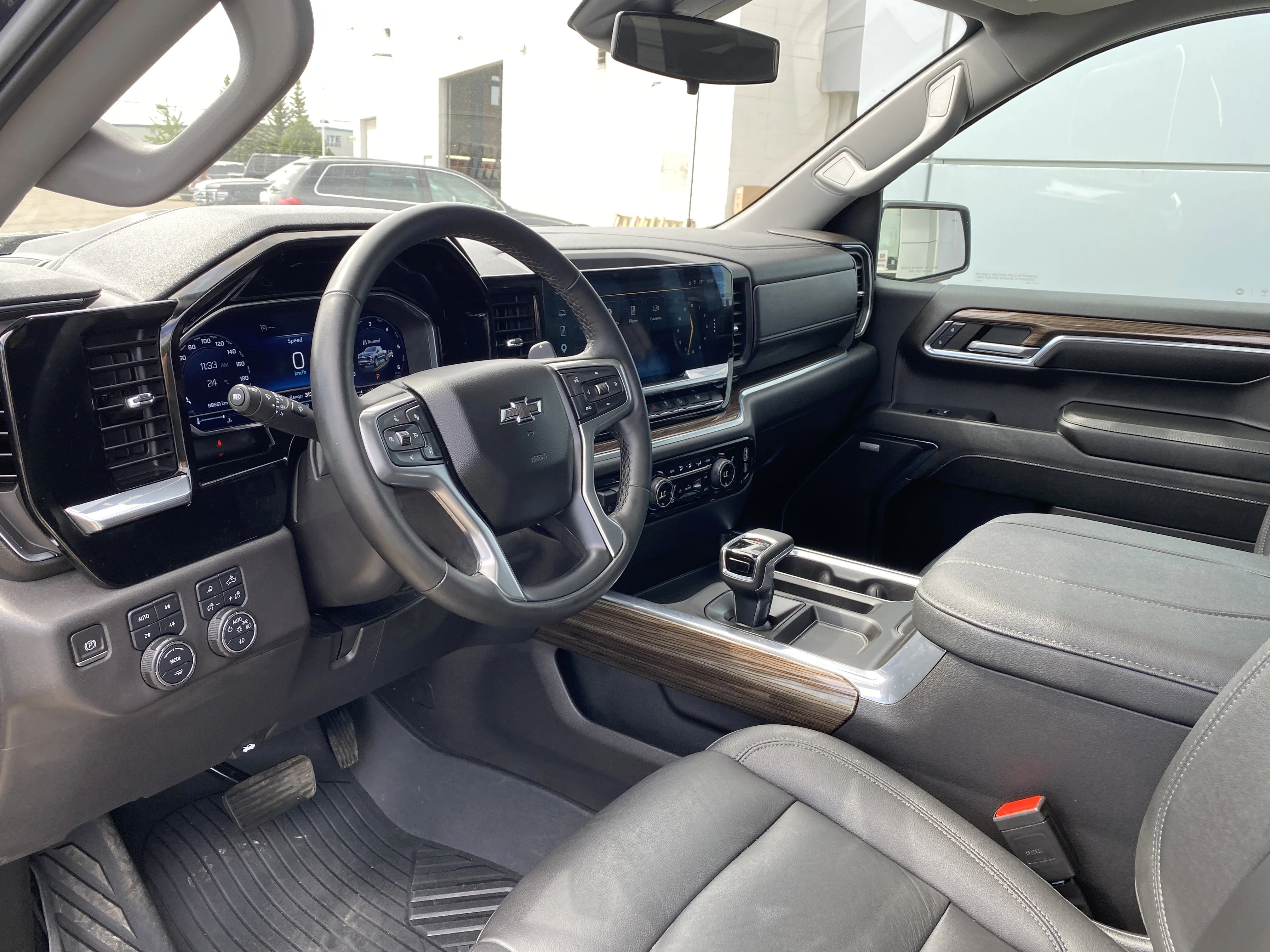 Certified Used 2023 Gray Chevrolet 4WD Crew Cab 147 RST * 6.2L* 22 INCH WHEELS* SUNROOF* image 9