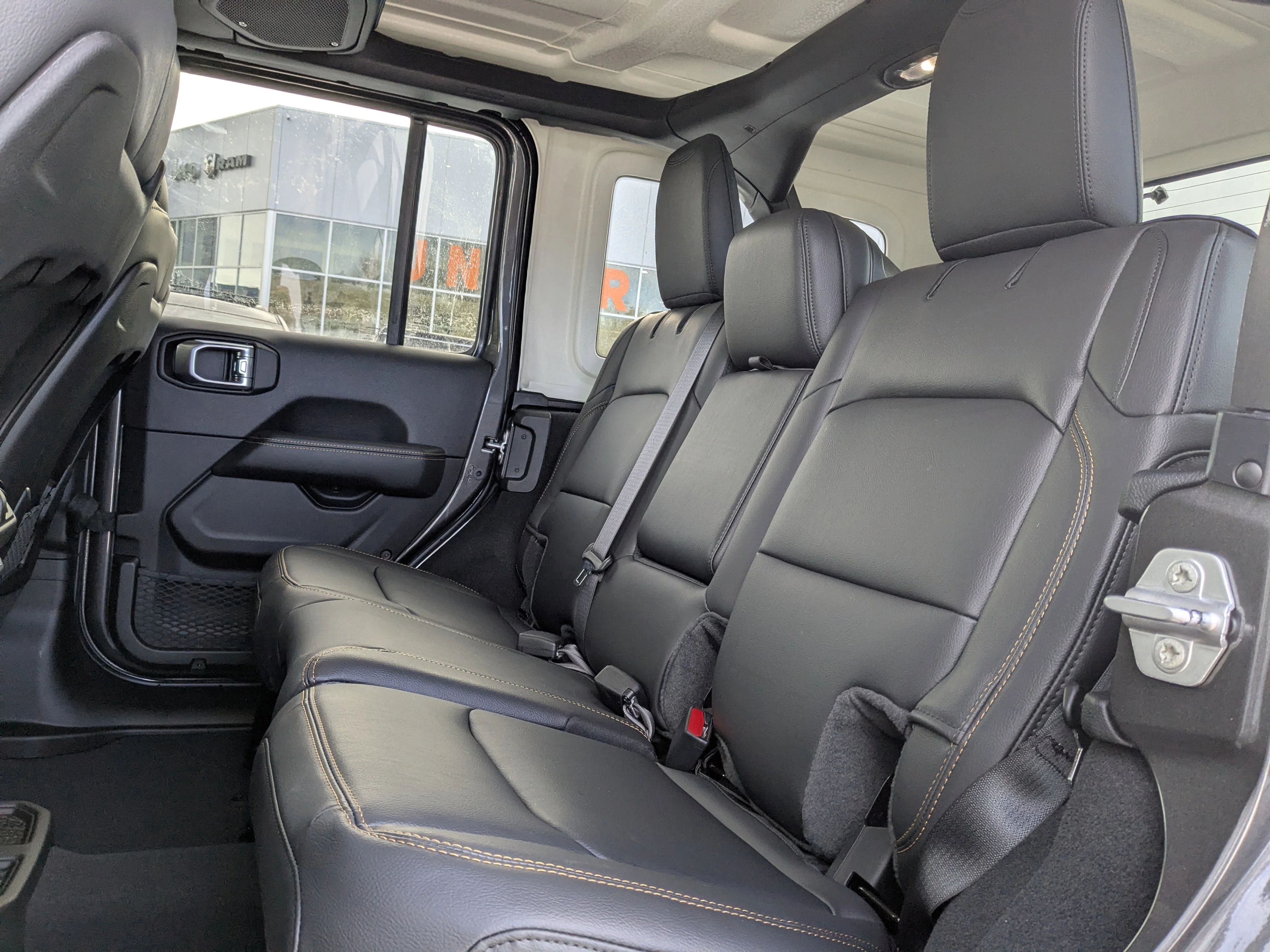 New 2026 Grey Jeep Sahara - - McKinley Leather - Body-Color Top - Alpine Audio - Remote Start & tons more! image 25