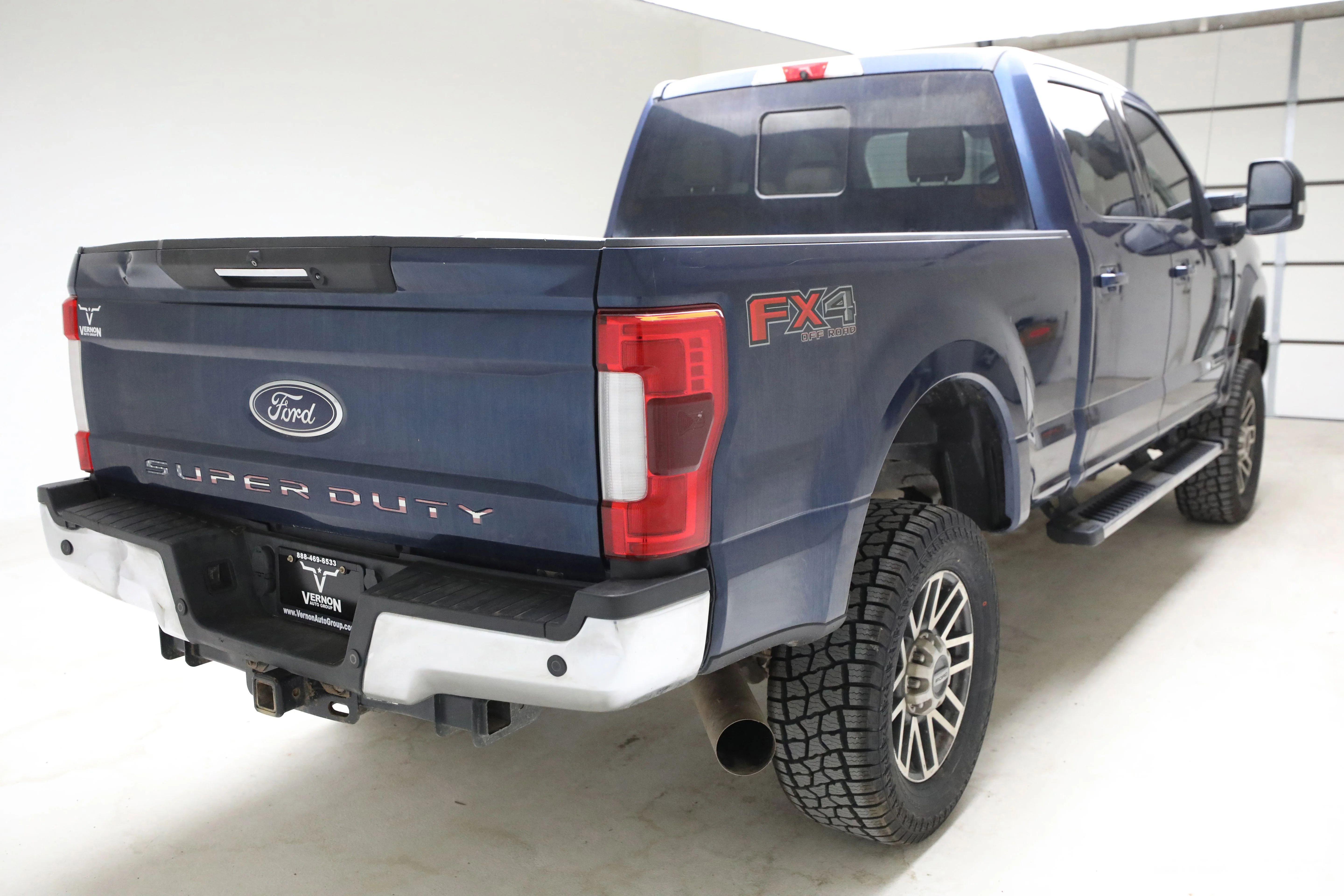 Pre-Owned 2019 Ford Super Duty F-250 Lariat Crew Cab 4x4 Fx4