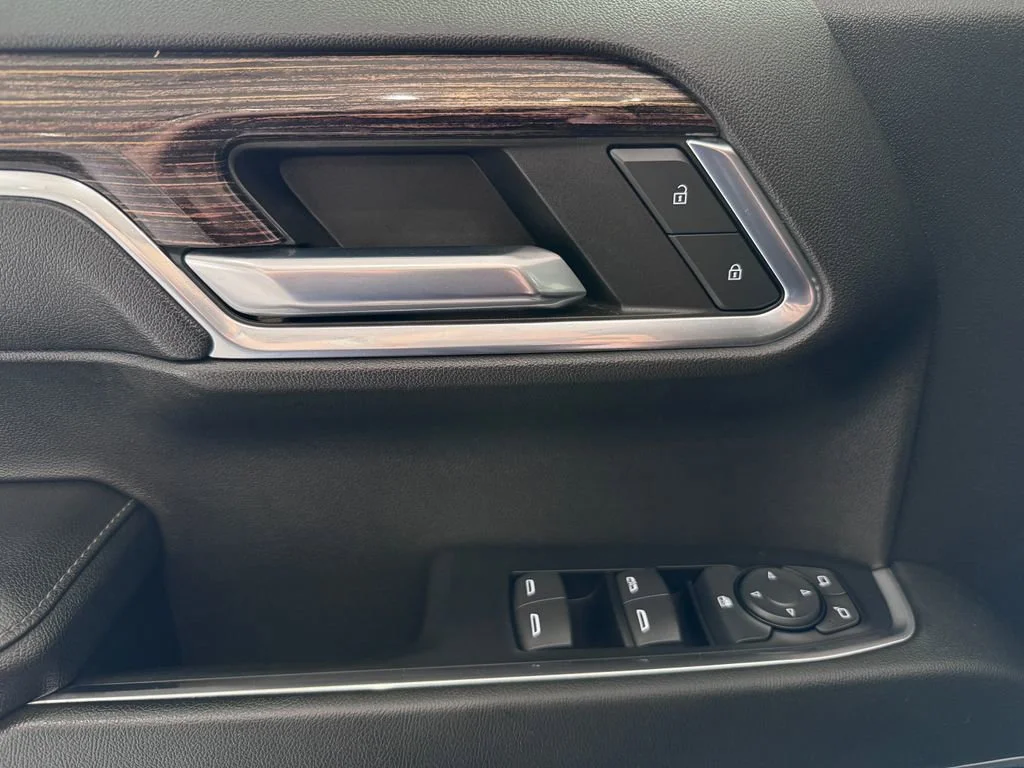 Used 2022 Titanium Rush Metallic GMC Elevation image 29