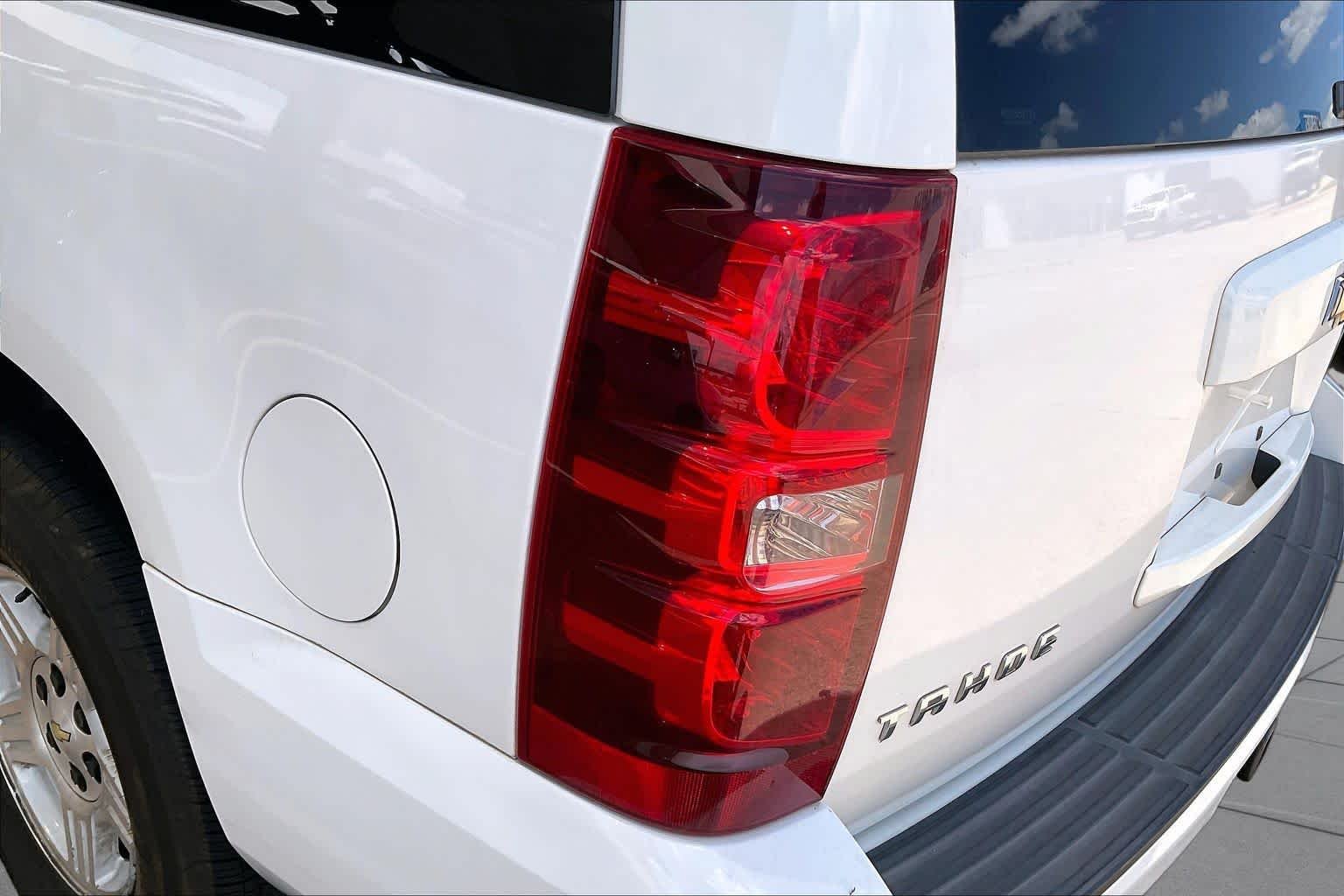 Used 2008 SUMMIT WHITE Chevrolet LS image 23