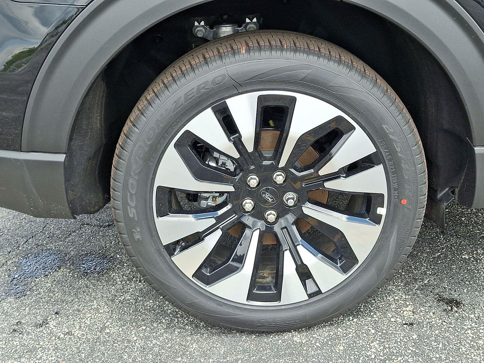 New 2026 Agate Black Metallic Ford Platinum™ image 5