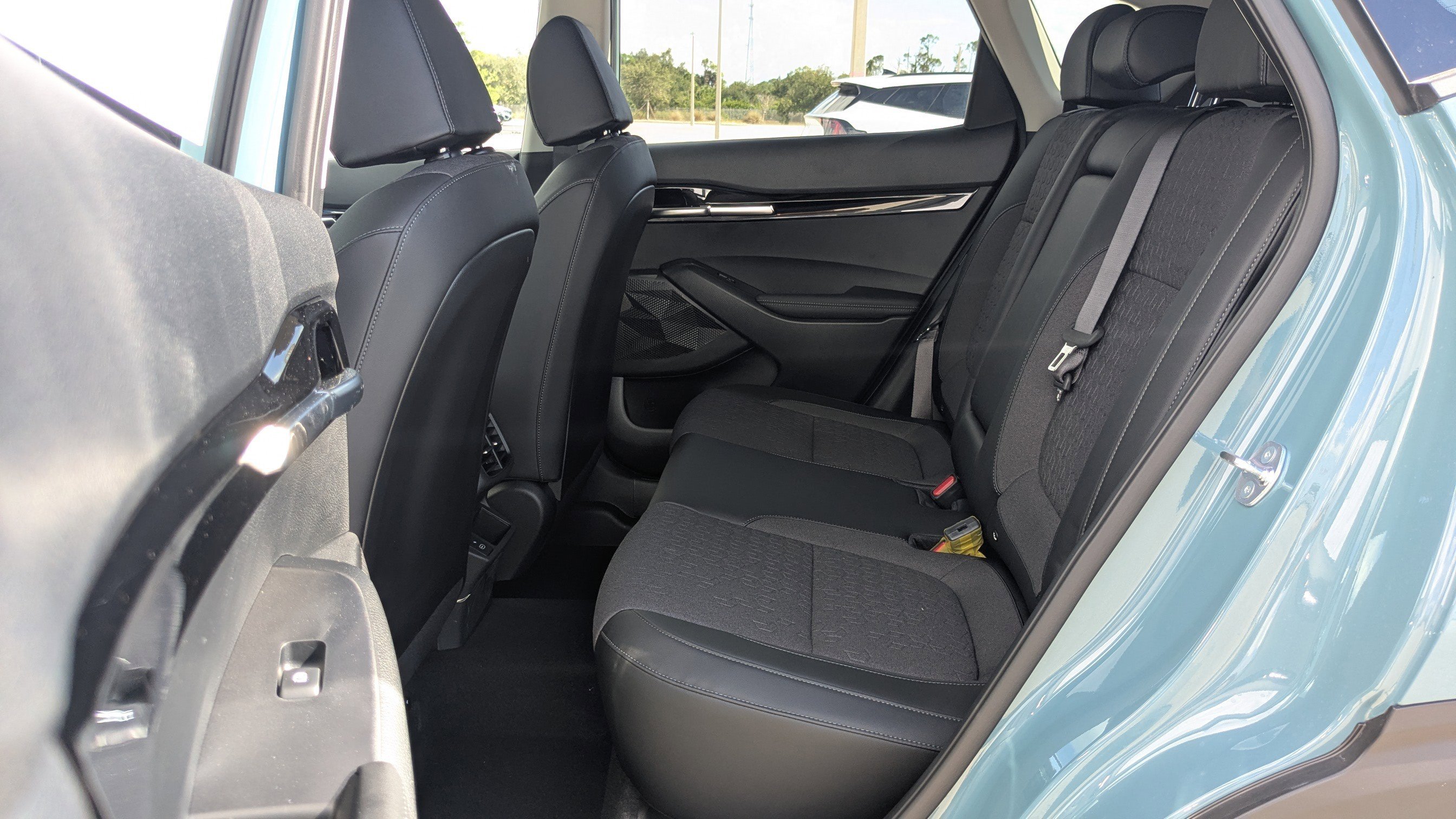 New 2026 Pluton Blue / Black Roof Kia S image 16