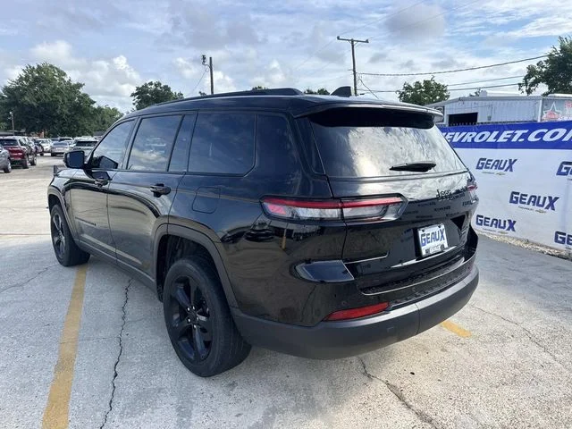 Used 2023 Black Jeep Altitude image 12