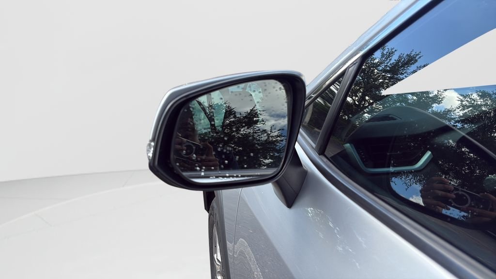 2025 Toyota RAV4 XLE - Photo 26