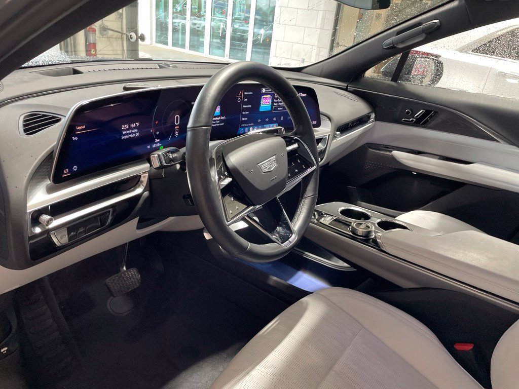 Used 2024 Silver Cadillac Luxury image 21