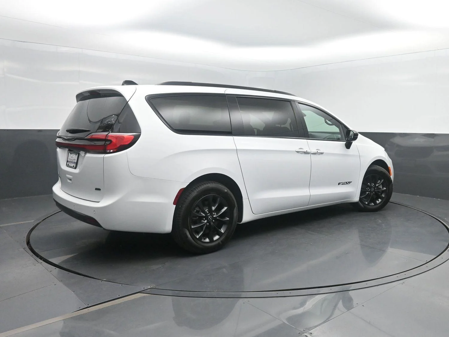 New 2026 Bright White Clear-Coat Exterior Paint Chrysler Select image 2
