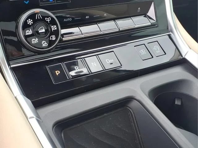 Used 2026  Nissan Platinum Reserve image 9