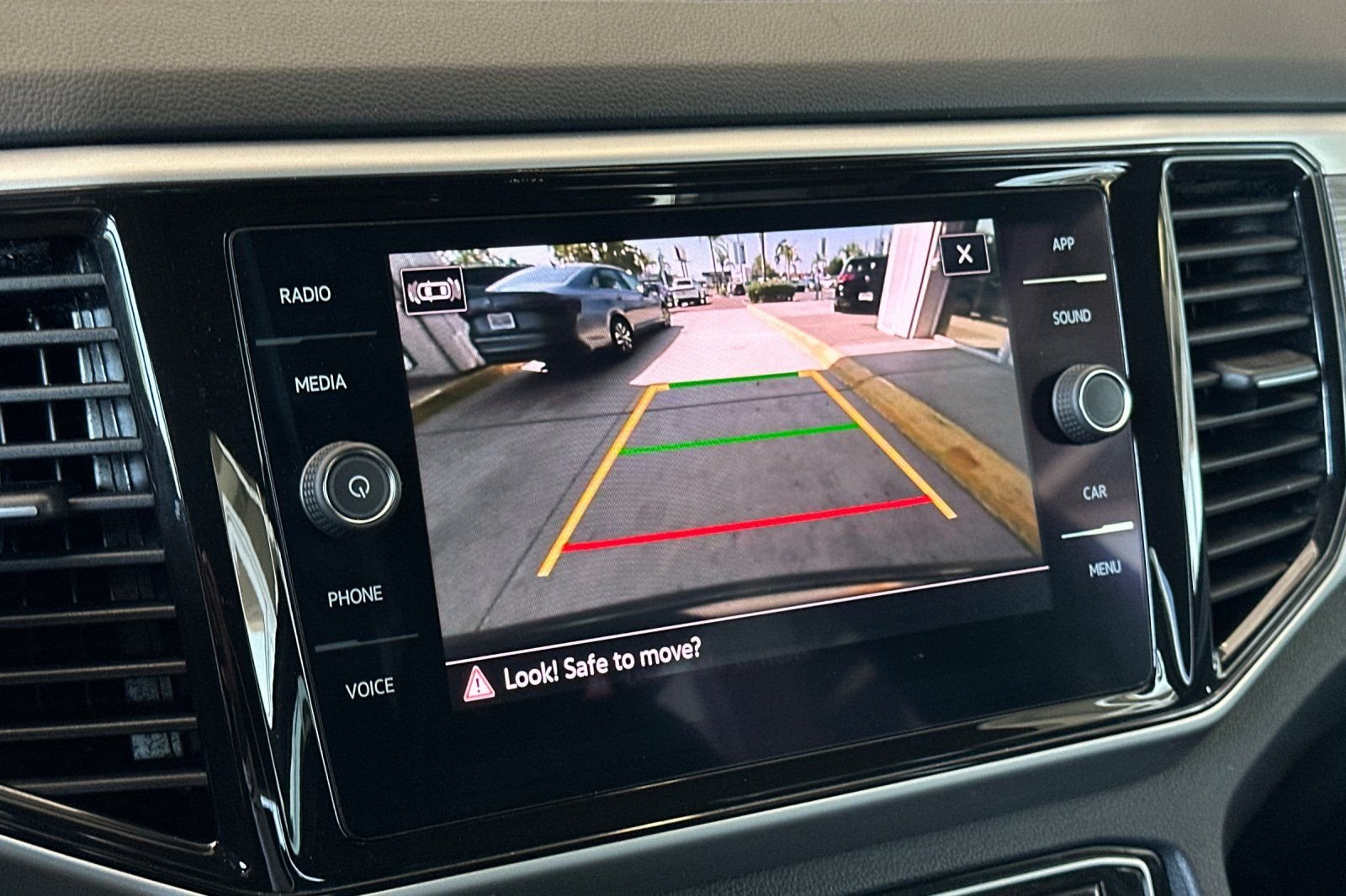2022 Volkswagen Atlas Cross Sport SE w/Tech - Photo 19