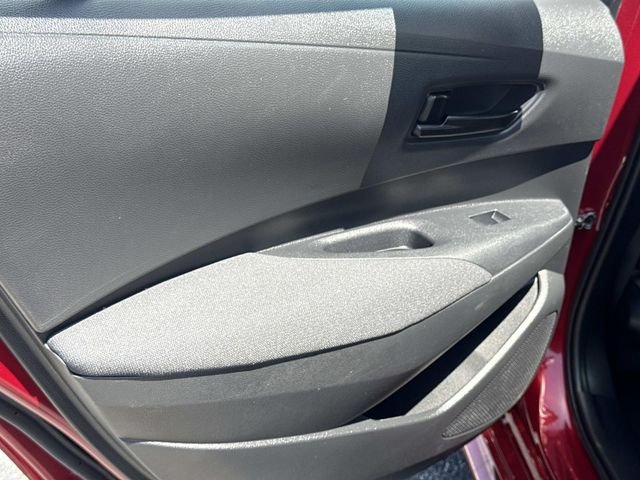 Used 2023 Pearl Toyota LE image 13