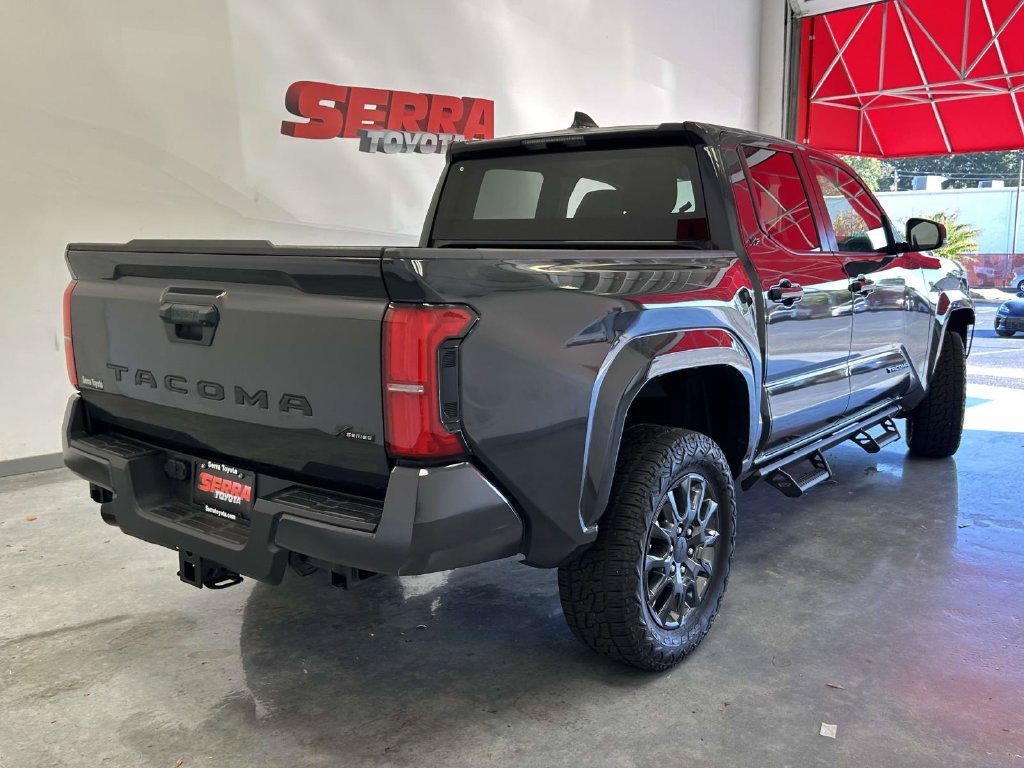 Used 2025  Toyota SR5 image 3