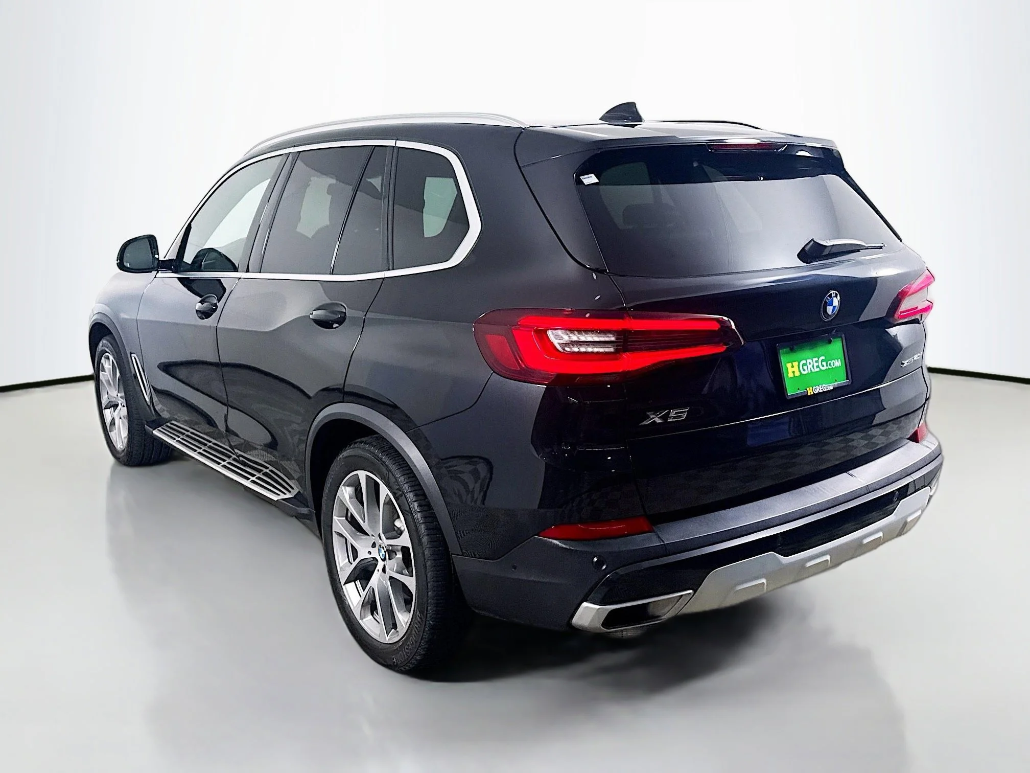 Used 2023 Black Sapphire Metallic BMW sDrive40i image 5