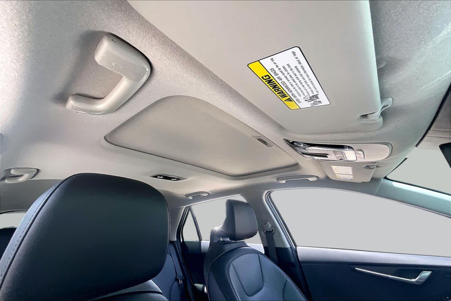 Used 2024 Snow White Pearl Kia SX Touring image 13