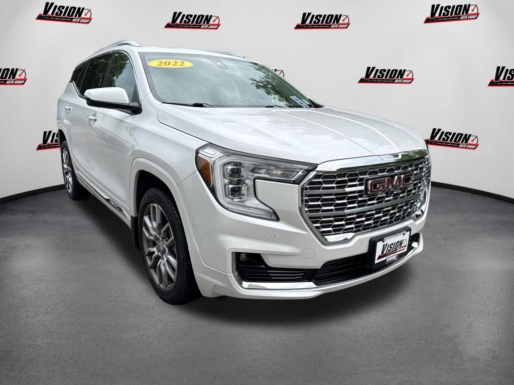 Used 2022 White GMC Denali image 3