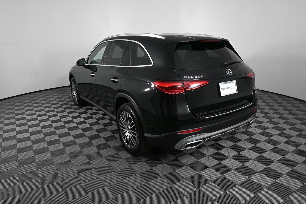 Certified Used 2026  Mercedes-Benz GLC 300 image 4
