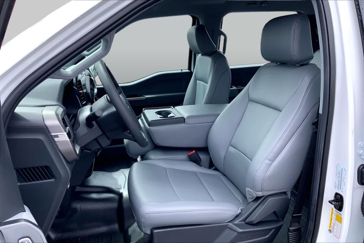 New 2026 Oxford White Ford XL image 7