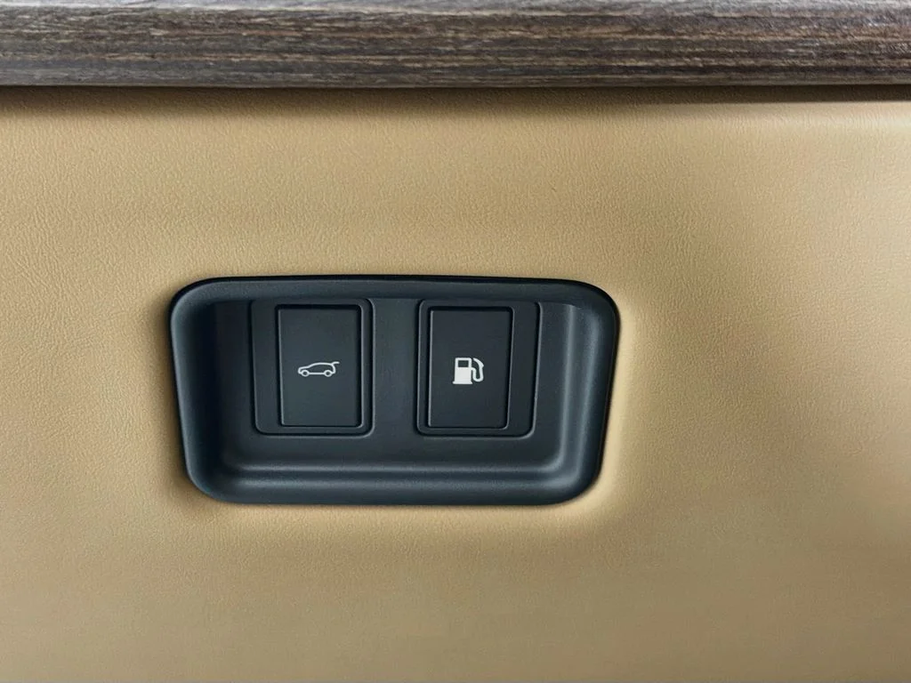 New 2026 Belgravia Green Land Rover SE PHEV image 10