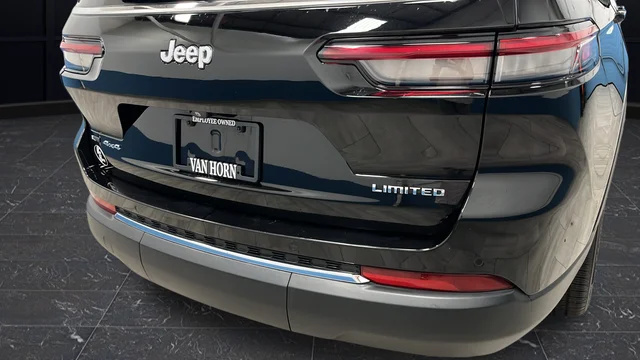 Used 2022 Diamond Black Jeep Limited image 33