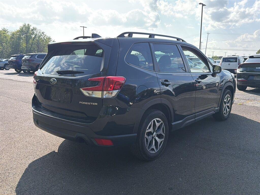 Certified Used 2024 Crystal Black Silica Subaru Premium image 8