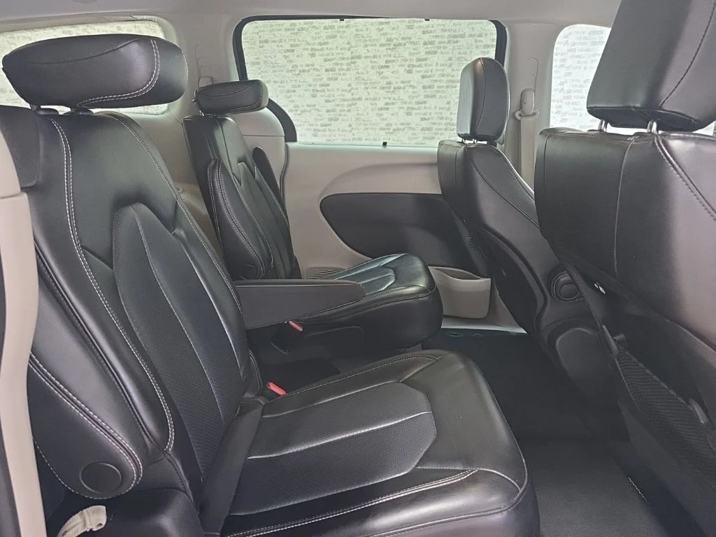 Used 2023 Ceramic Gray Clearcoat Chrysler Touring L image 10