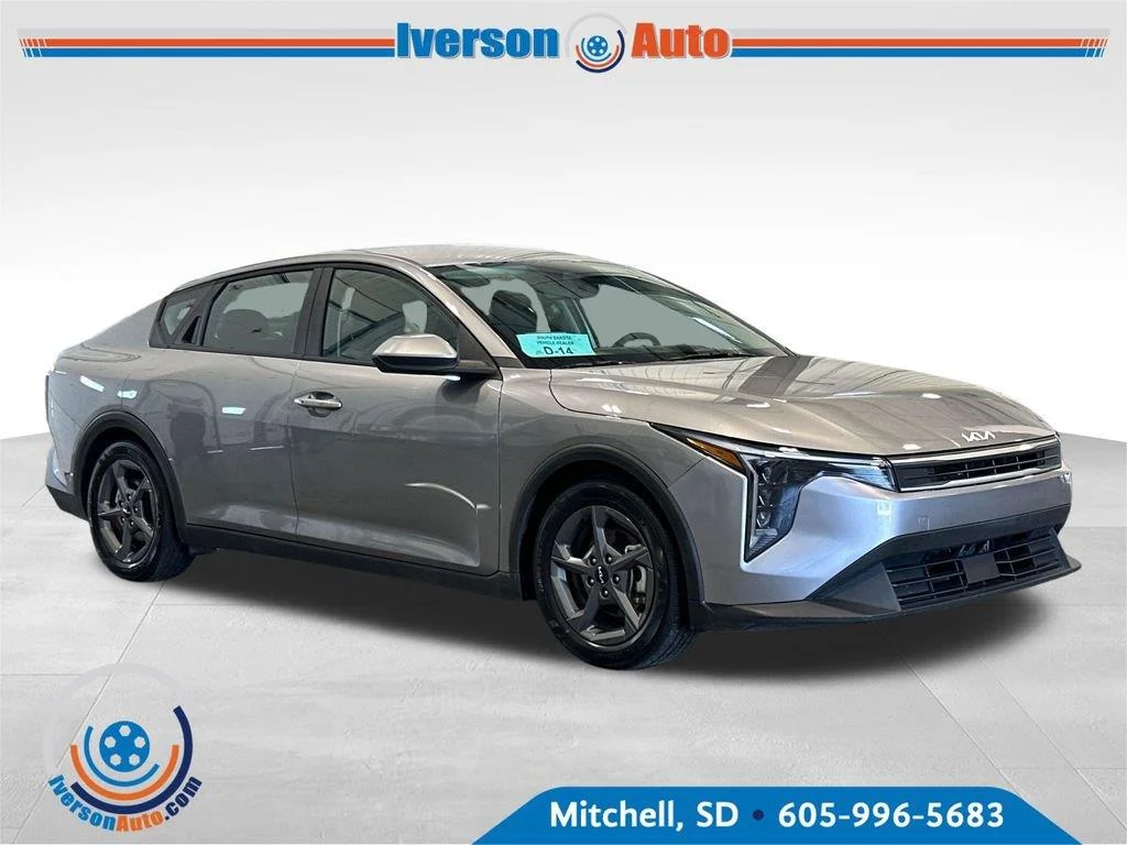Used 2025 Steel Gray Kia LXS image 1