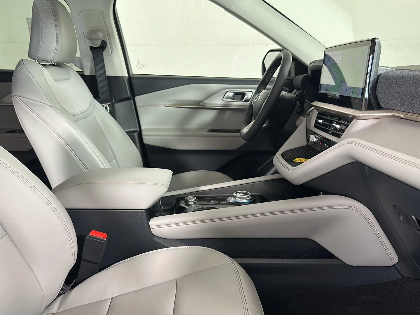 New 2026 Star White Metallic Tri-Coat Ford Active image 28