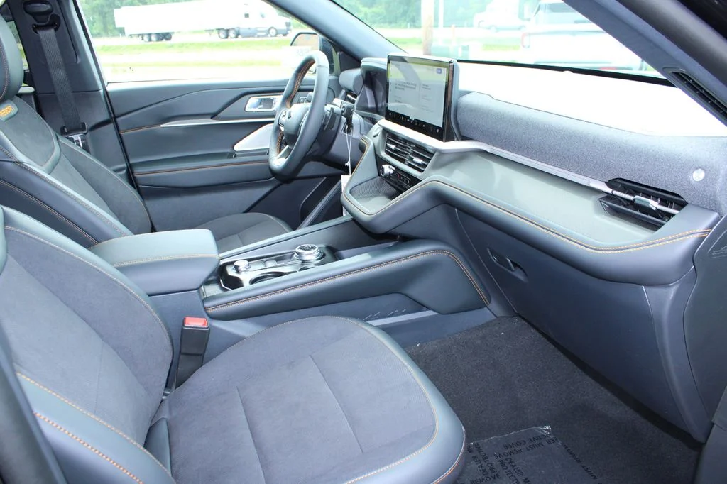 New 2026 Agate Black Metallic Ford Tremor® image 32