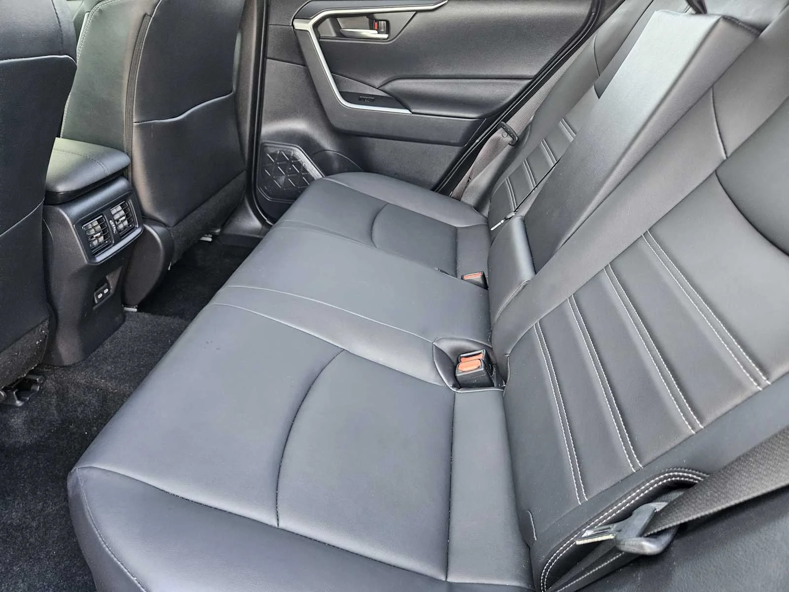 Used 2022 Magnetic Gray Metallic Toyota Hybrid XLE Premium image 22