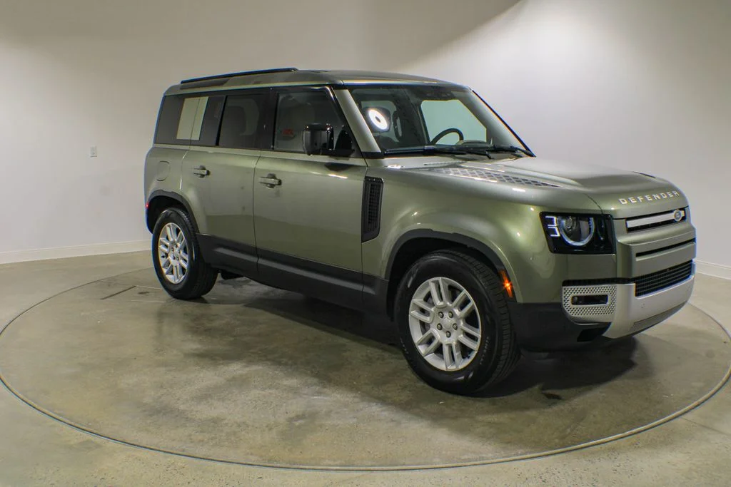 Used 2025 Pangea Green Metallic Land Rover S image 7