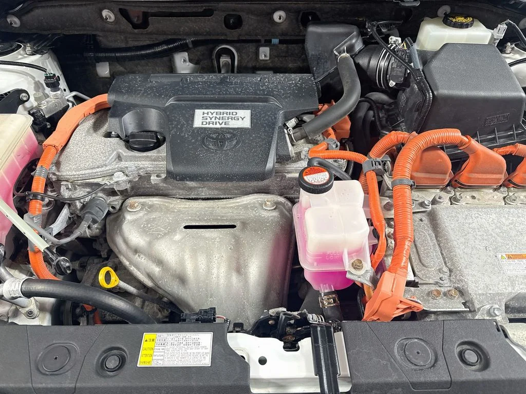 Certified Used 2016 Super White Toyota XLE image 26