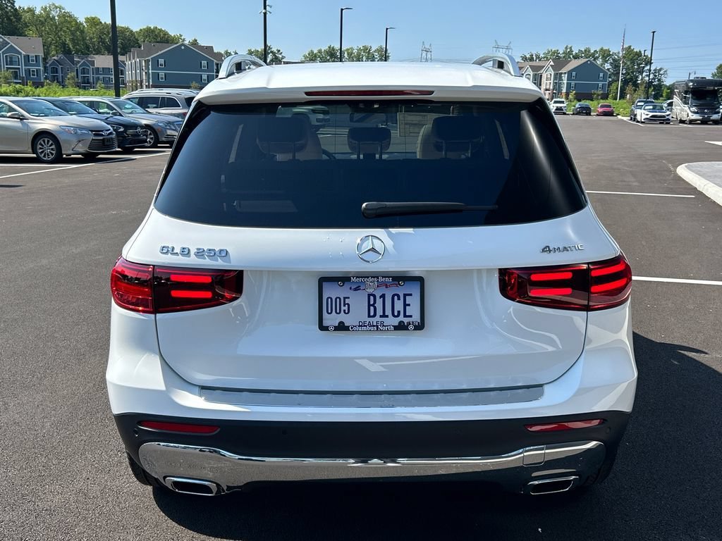 New 2026 Polar White Mercedes-Benz GLB 250 image 42