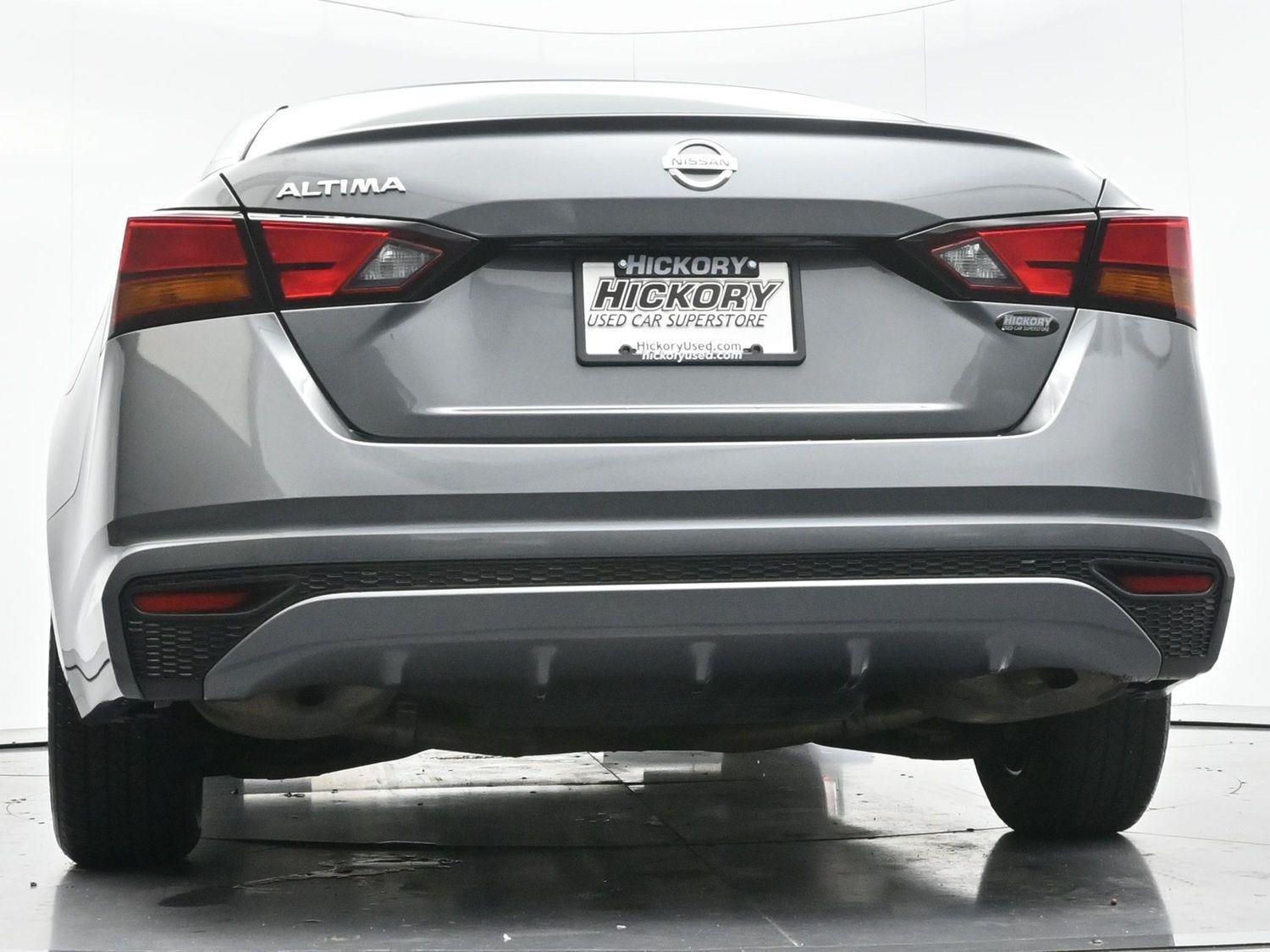 Used 2022 Gun Metallic Nissan 2.5 S image 45