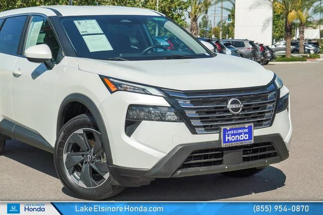 Used 2024 White Pearl Nissan SV image 2