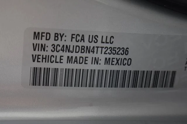 New 2026 Silver Zynith Metallic Clear-Coat Exterior Paint Jeep Latitude image 31