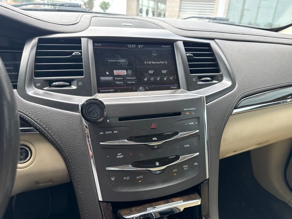 Used 2013 White Lincoln Premium image 10