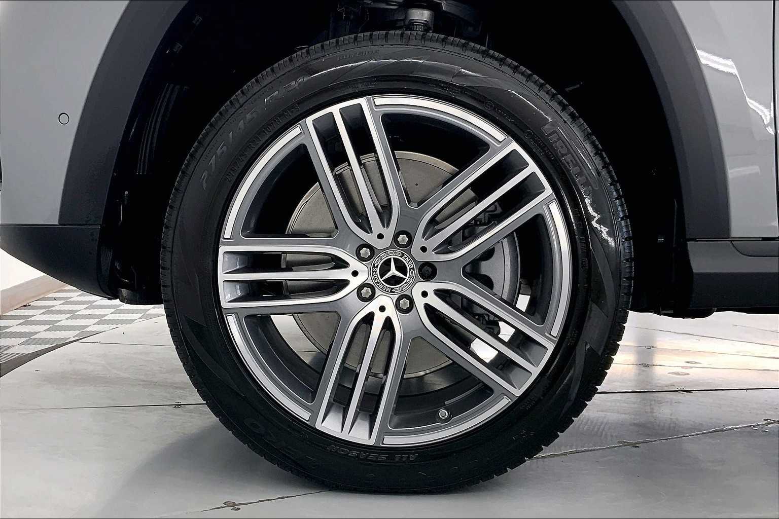 New 2025 MANUFAKTUR Alpine Grey Mercedes-Benz GLS 450 image 8