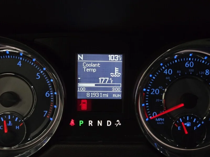 Used 2013 Cashmere Pearl Chrysler Limited image 16